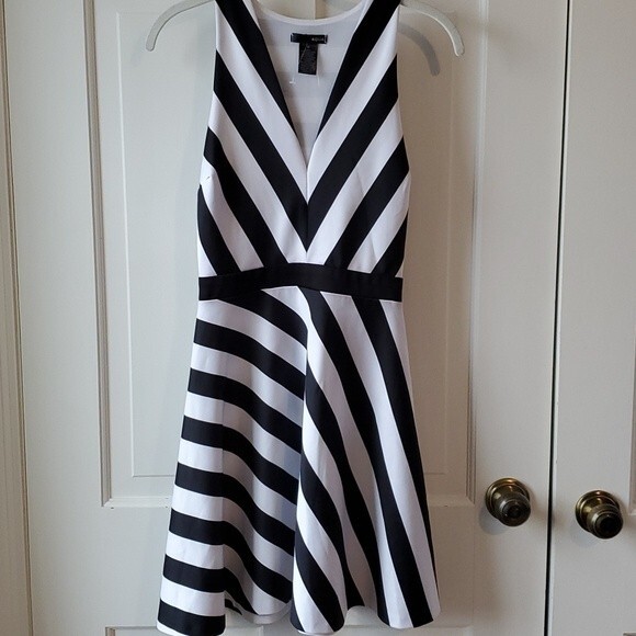 AQUA STRIPED SLEEVELESS V-NECK FIT & FLARE DRESS SIZE MEDIUM - Picture 1 of 11
